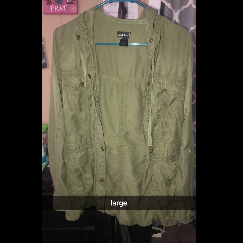 clothes - Picture 4 of 4